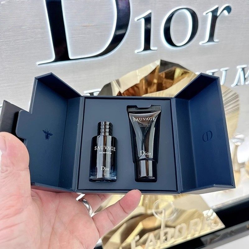 SAUVAGE EDP 10ml & Shower Gel 20ml Set Box (New package), Dior Sauvage EDP Mini Gift Set , Dior Sauvage EDP Mini Gift Set ราคา , Dior Sauvage EDP Mini Gift Set รีวิว ,Dior Sauvage Eau de Parfum 10 ml ,  Dior Sauvage Shower Gel  20 ml , Dior Sauvage , น้่ำหอม ดิออร์ 